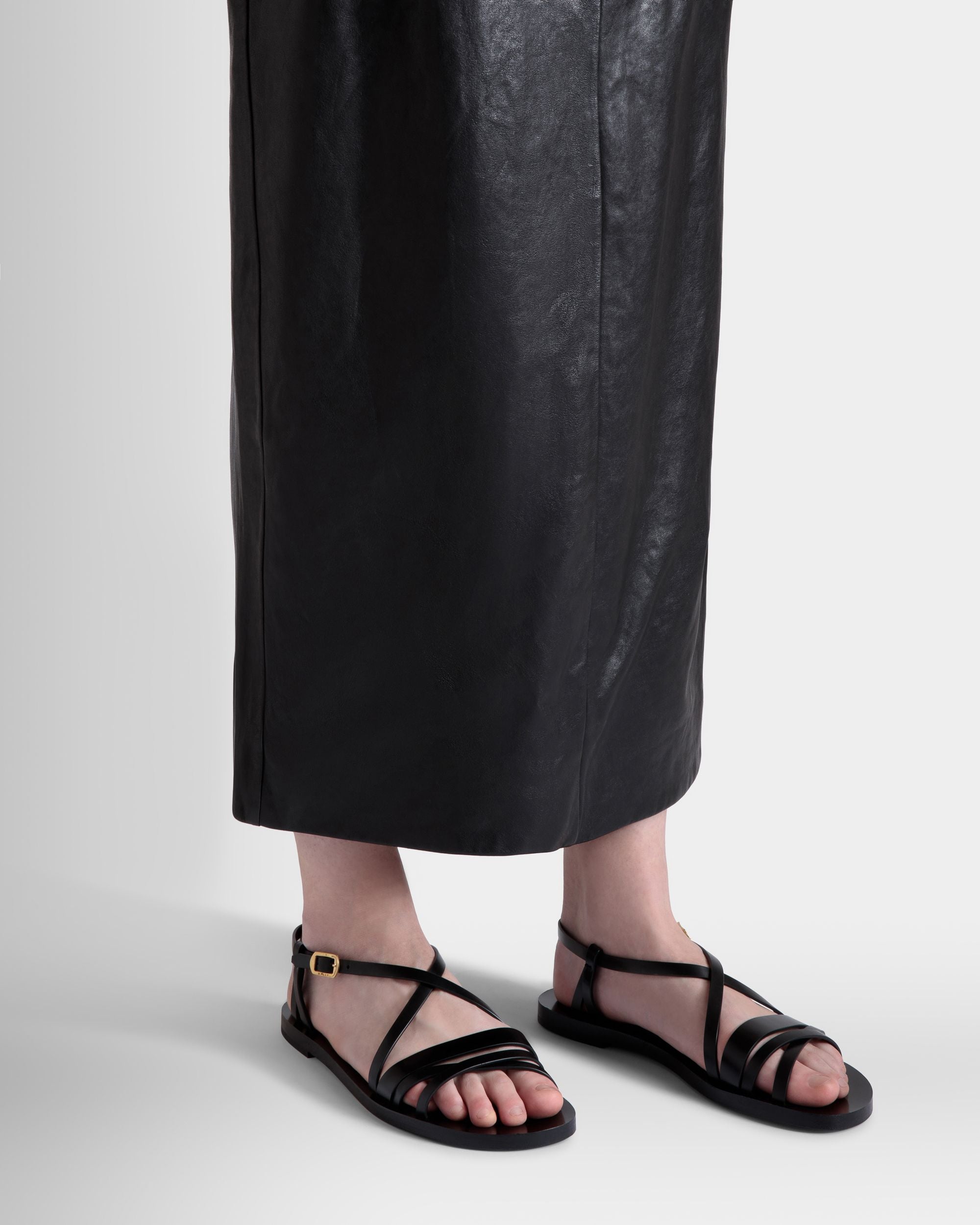 Sandalia Plana Salis De Piel Negra - Mujer - Bally - 02