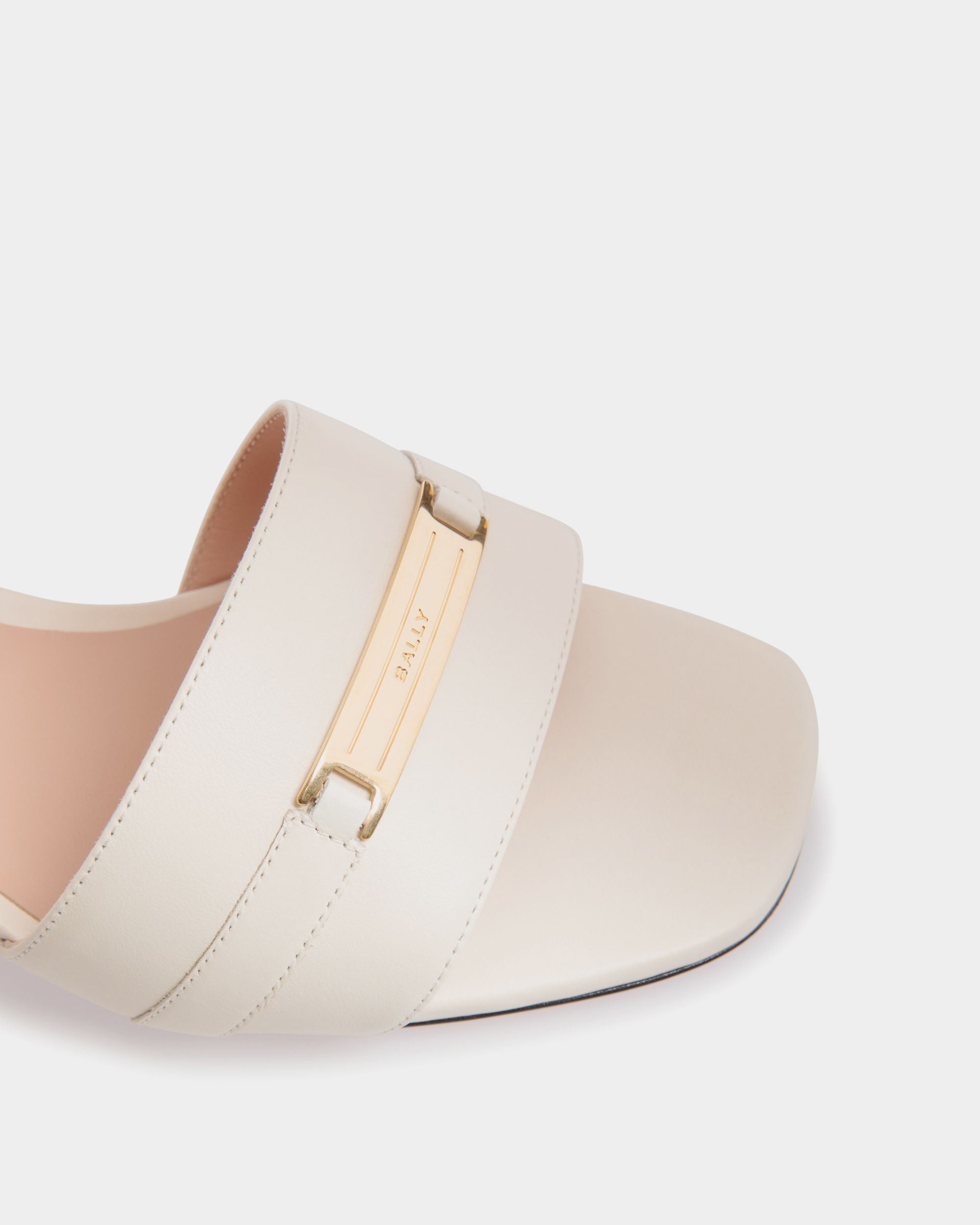 Sandalia Deco De Piel Blanca - Mujer - Bally - 06