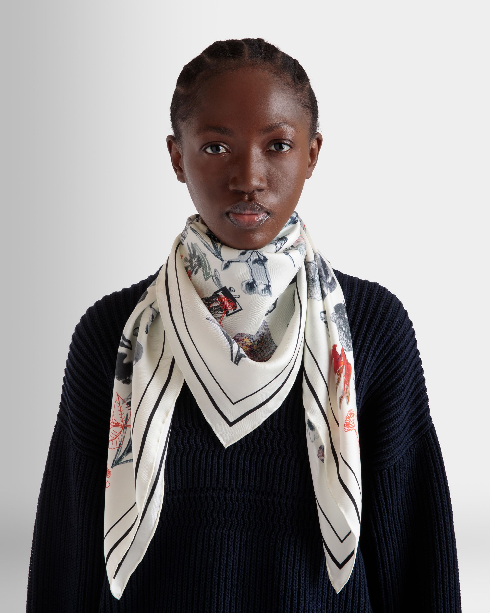 Bufanda De Seda Marfil Con Estampado Bally Collage - Mujer - Bally - 02
